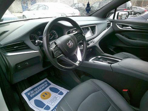Used 2023 Buick Enclave Essence image 7