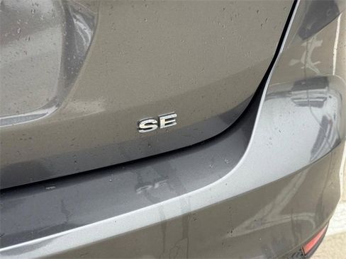 Used 2018 Ford Focus SE w/ SE Appearance Package image 6