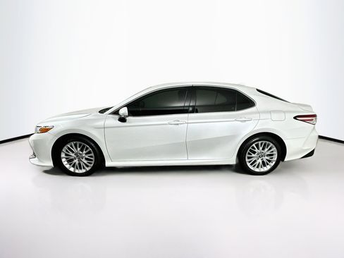 Used 2020 Toyota Camry XLE FWD image 4