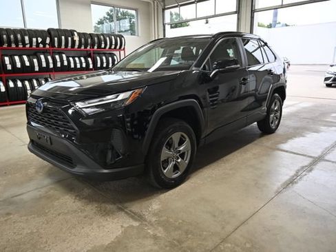 Used 2024 Toyota RAV4 XLE AWD/4WD image 8