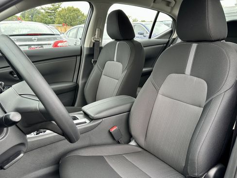 Used 2025 Nissan Sentra SV image 24