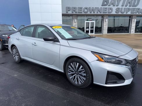 Used 2025 Nissan Altima 2.5 SV FWD image 3