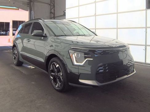 Certified 2023 Kia Niro Wind FWD image 2