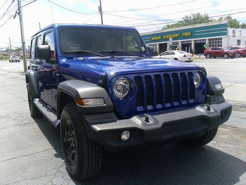 Used 2018 Jeep Wrangler Unlimited Sport AWD/4WD image 13