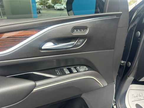 Used 2021 Cadillac Escalade Premium Luxury image 9