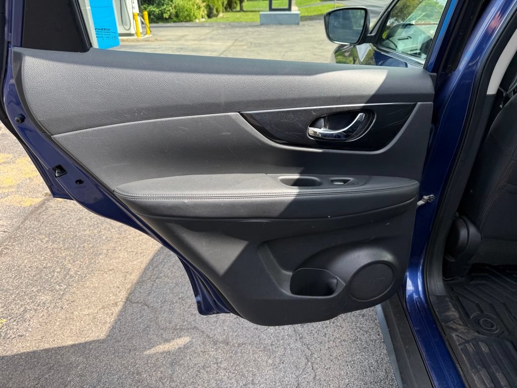 Used 2018 Nissan Rogue S FWD image 20