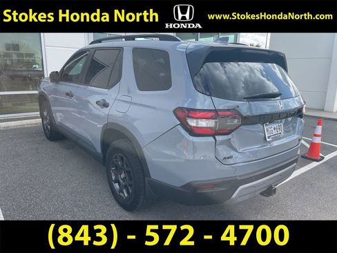 Used 2024 Honda Pilot TrailSport image 5