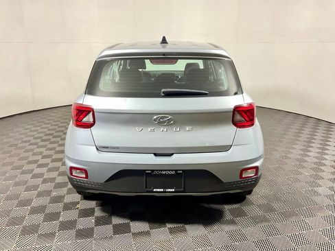 Used 2021 Hyundai Venue SE FWD image 12