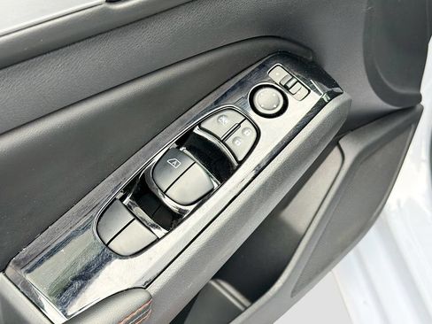 Used 2025 Nissan Altima 2.5 SR FWD image 17