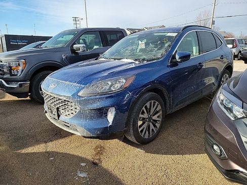 Used 2022 Ford Escape Titanium image 2