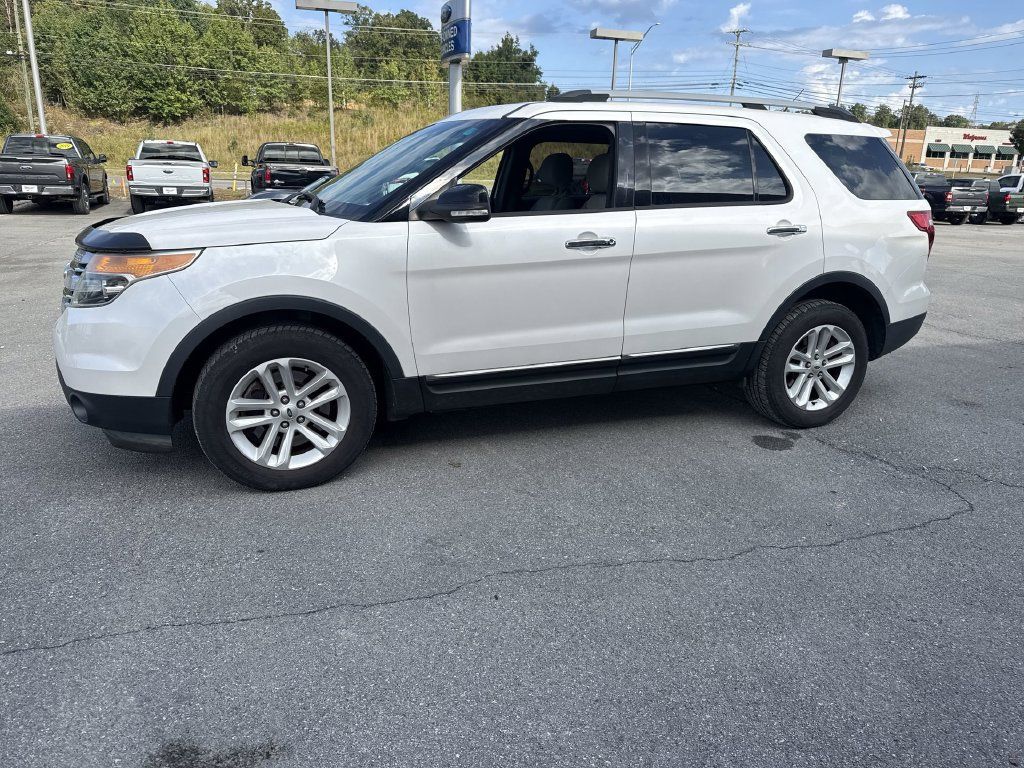 Used 2014 Ford Explorer XLT AWD/4WD image 3