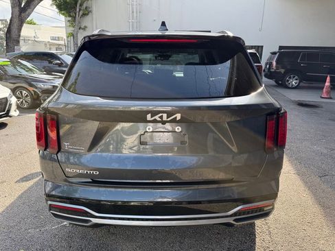 Used 2023 Kia Sorento S w/ Panoramic Sunroof Package FWD image 5