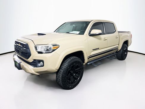 Used 2018 Toyota Tacoma TRD Sport w/ Technology Package image 3