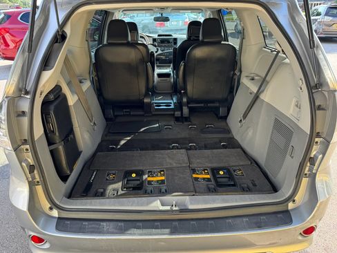 Used 2013 Toyota Sienna SE FWD image 19