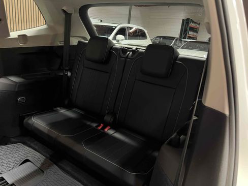 Used 2022 Volkswagen Tiguan SE FWD image 6