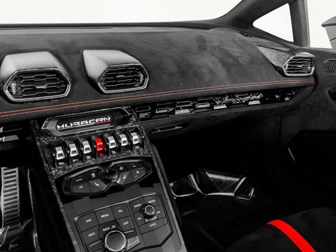 Used 2018 Lamborghini Huracan Performante image 40