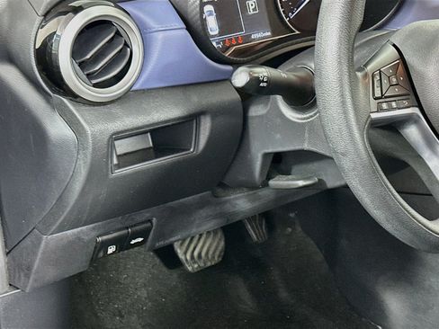 Used 2024 Nissan Versa SV FWD image 17