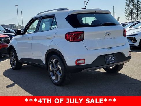 Used 2025 Hyundai Venue SEL FWD image 3
