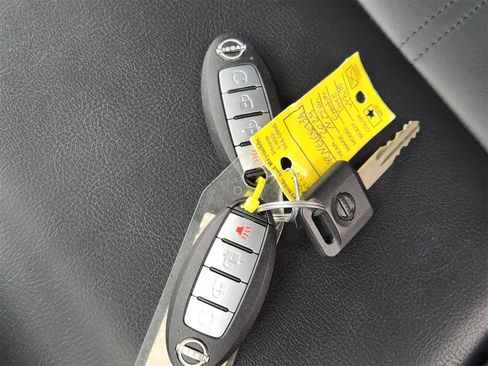 Used 2024 Nissan Frontier SL w/ Technology Package image 33