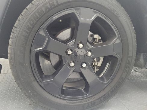 Used 2019 Jeep Grand Cherokee Laredo image 31