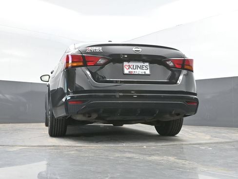 Used 2025 Nissan Altima 2.5 SV FWD image 36