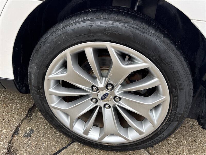 Used 2016 Ford Taurus Limited FWD image 15