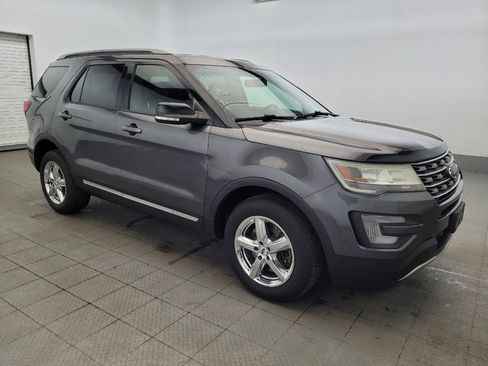 Used 2017 Ford Explorer XLT w/ Equipment Group 202A AWD/4WD image 11