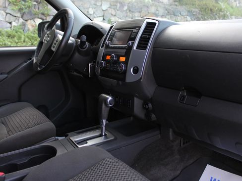 Used 2017 Nissan Frontier SV w/ SV Value Truck Package AWD/4WD image 15