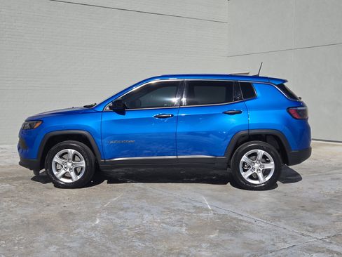 Used 2023 Jeep Compass Sport image 5
