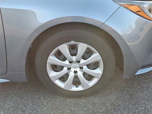 Used 2022 Toyota Corolla LE image 5