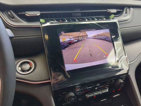 New 2025 Jeep Grand Cherokee L Laredo image 13