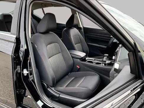 Certified 2024 Nissan Altima 2.5 SV FWD image 9