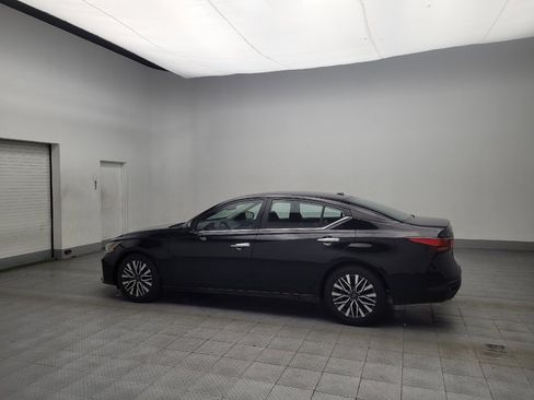 Used 2024 Nissan Altima 2.5 SV image 3