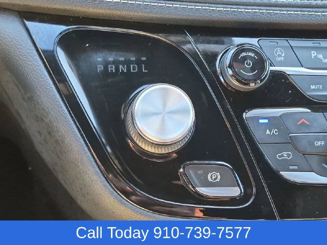 Used 2022 Chrysler Pacifica Touring FWD image 26