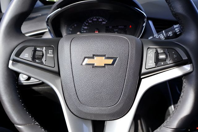 Used 2020 Chevrolet Trax LT w/ Driver Confidence Package AWD/4WD image 17