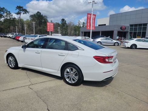 Used 2018 Honda Accord LX image 3