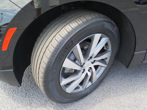 Used 2024 Chevrolet Equinox LT w/ LPO, Floor Liner Package FWD image 18