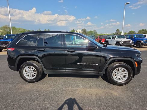 Used 2025 Jeep Grand Cherokee Laredo RWD image 8