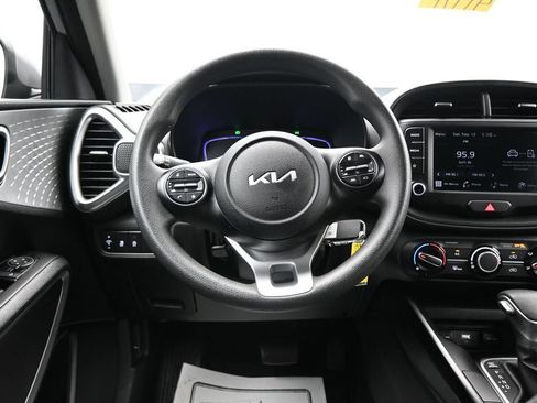 Used 2025 Kia Soul LX w/ LX Technology Package FWD image 15