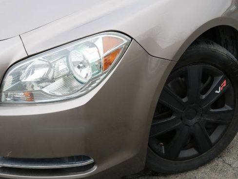 Used 2010 Chevrolet Malibu LT w/ Premium Mat Package image 4