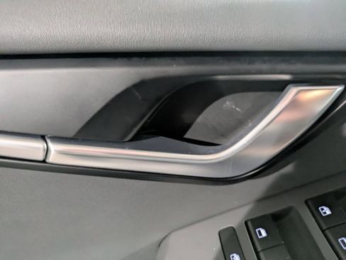 Used 2025 Kia Niro EX image 10