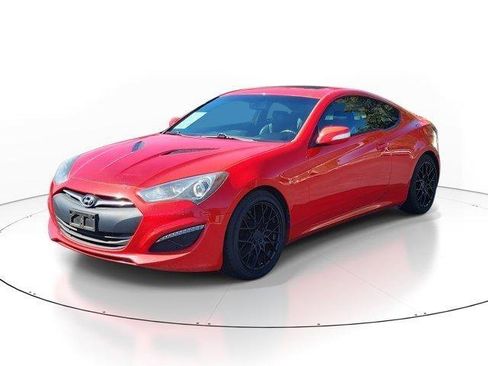 Used 2013 Hyundai Genesis 3.8 RWD image 2