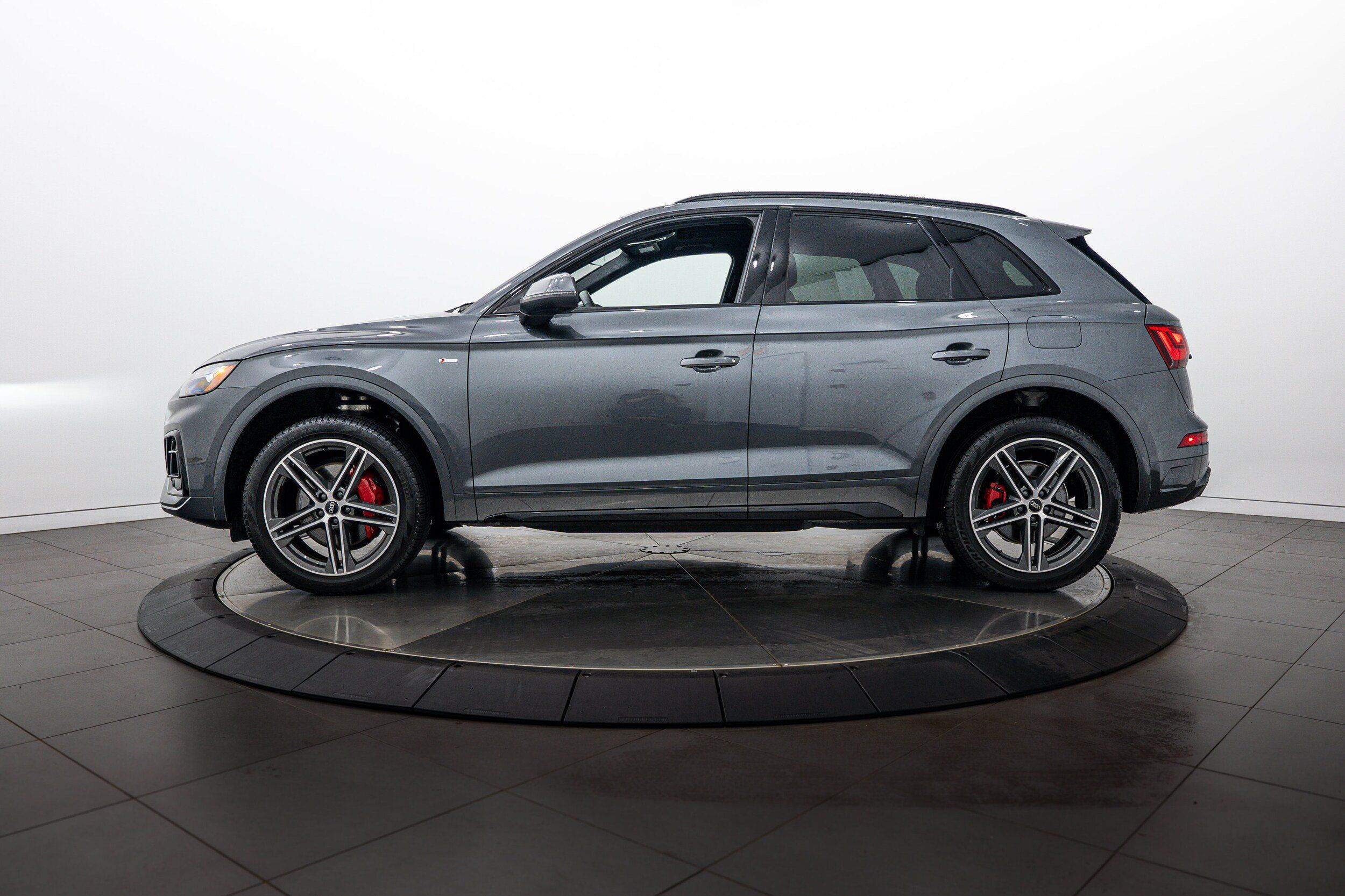 Certified 2025 Audi Q5 e Premium Plus w/ Premium Plus Package AWD/4WD image 7