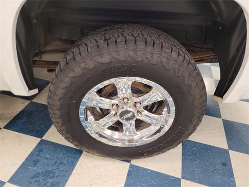 Used 2013 GMC Sierra 1500 SLE w/ Power Tech Package image 9