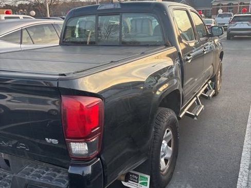 Used 2018 Toyota Tacoma SR image 3