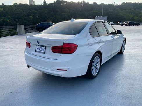 Used 2017 BMW 320i xDrive Sedan AWD/4WD image 8