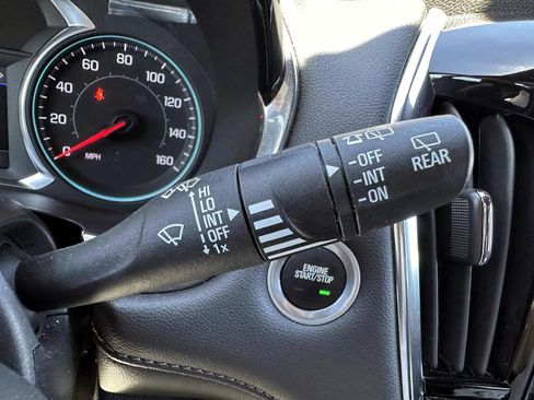 Used 2023 Chevrolet Traverse LT AWD/4WD image 19