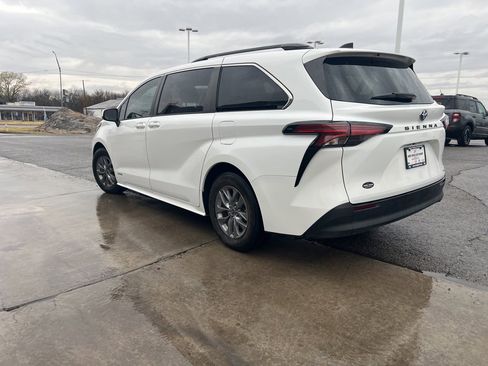 Used 2021 Toyota Sienna LE image 7