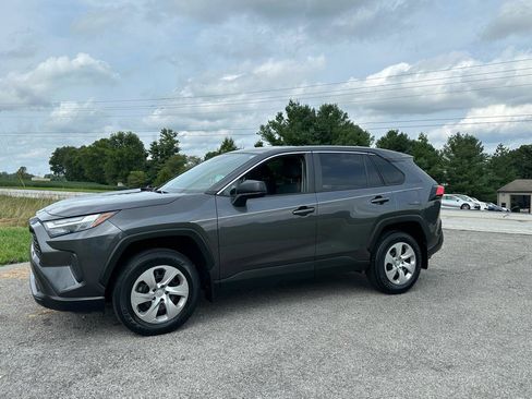 Used 2023 Toyota RAV4 LE AWD/4WD image 3