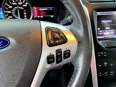 Used 2013 Ford Explorer XLT image 11